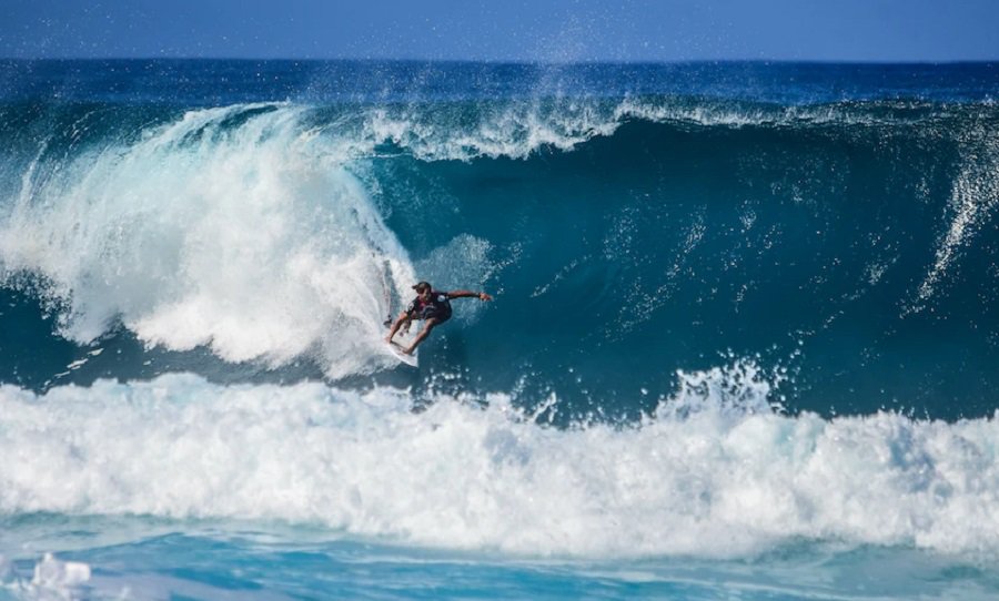 menyalurkan hobi surfing di spot terbaik di dunia