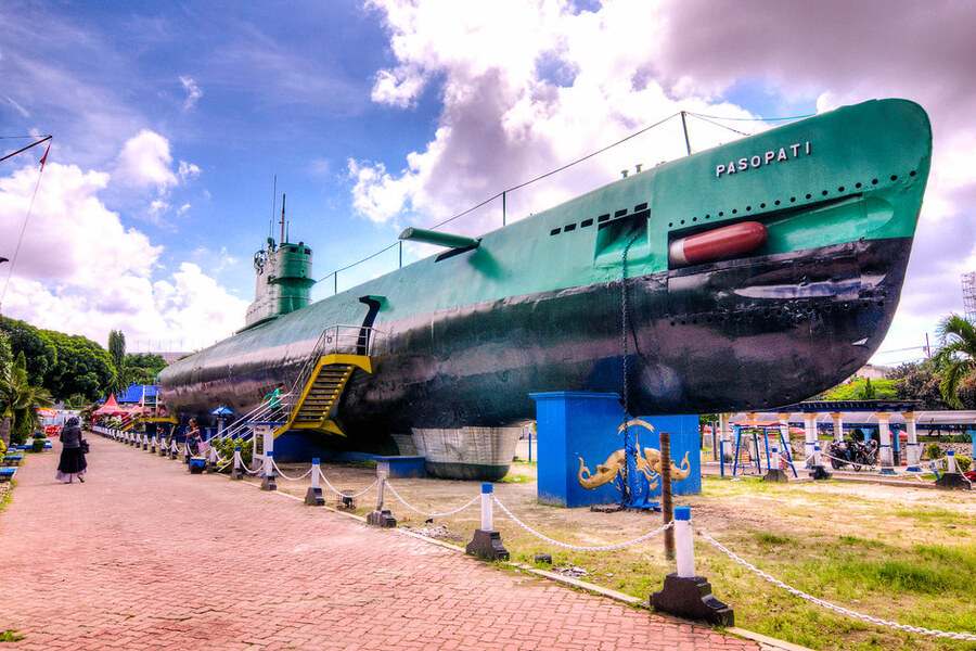 monumen kapal selam sebagai salah satu tempat wisata di Surabaya yang murah dan bagus