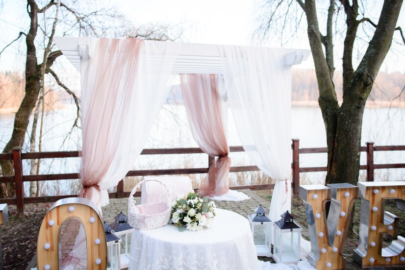 Ingin Pernikahan Romantis? Coba 10 Tips Dekorasi Outdoor Wedding Venue yang Bikin Terkesima!