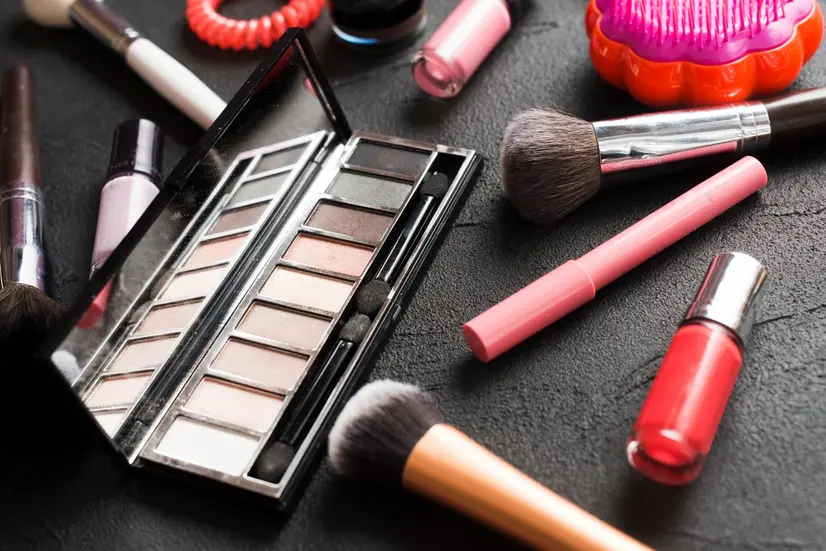 Daftar Alat Make Up Wajib untuk Pemula